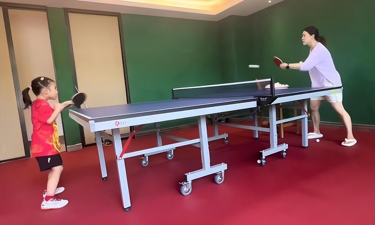 媽媽問被欺負(fù)的女兒為什么只打你 標(biāo)題建議，，為何只打我？，被欺負(fù)的女兒，媽媽的疑問，女兒被欺負(fù)，媽媽只打女兒