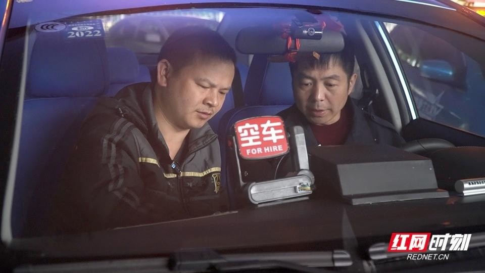 孕婦快生遇自家車更新系統(tǒng)，只得打車