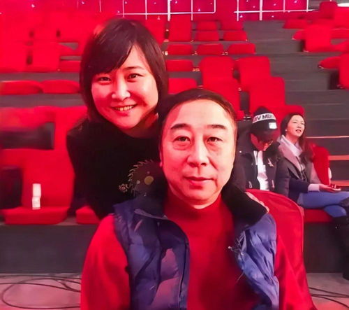 賈玲出席馮鞏67歲壽宴，歡樂頌壽星