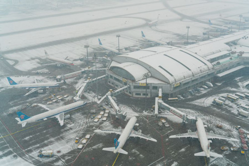 山東航空一航班在大雪天氣中硬核飛行，提前抵達(dá)目的地。