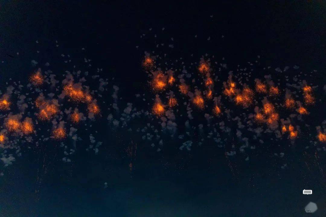 蔡國強(qiáng)煙花秀引發(fā)無人機(jī)墜落事件