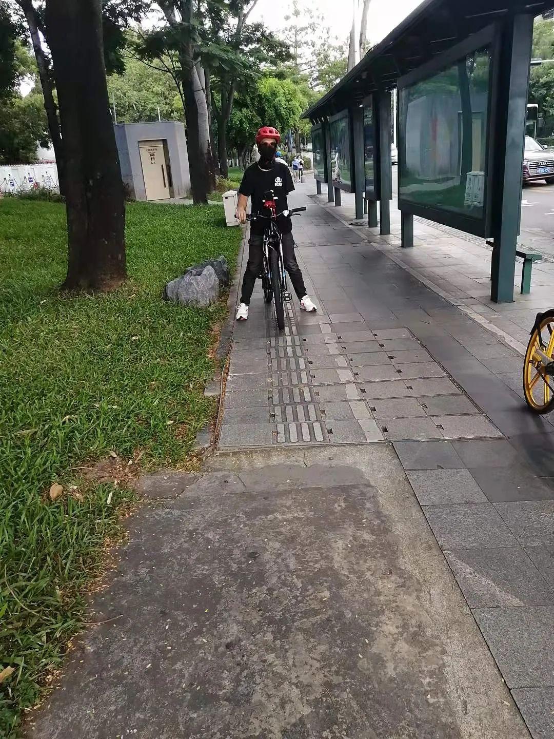深圳連夜拆除不銹鋼盲道
