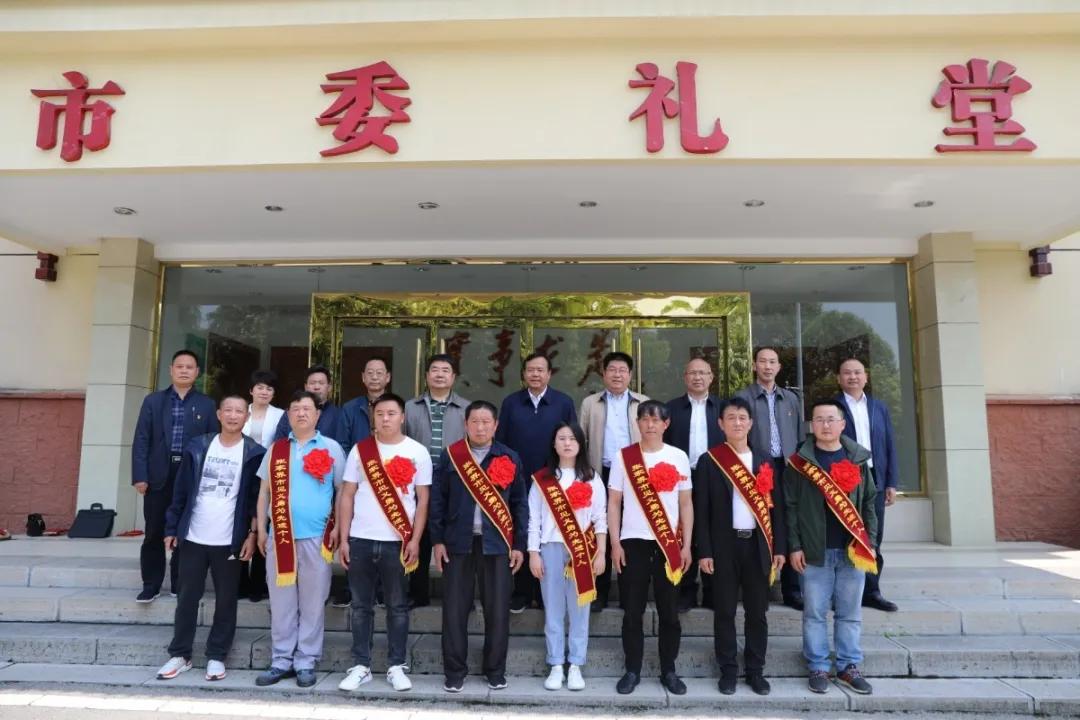 現(xiàn)實(shí)中有崇高道德的贊許，世界會(huì)如何？