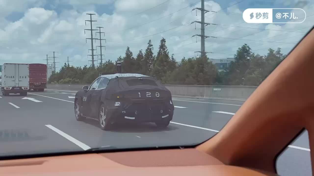 小米首款SUV車型YU7登場(chǎng)，科技融合實(shí)用性