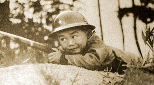 南京大屠殺幸存者肩膀變形，子彈留下的印記