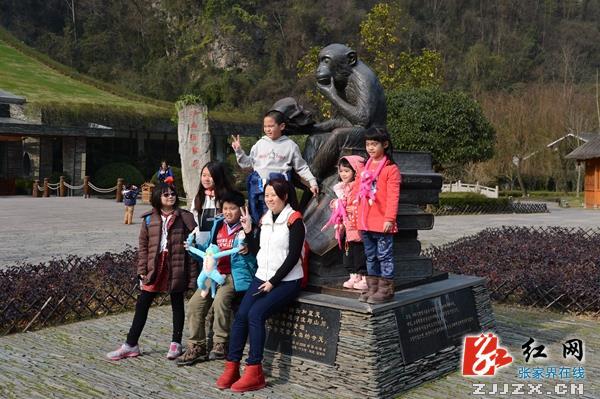 張家界景區(qū)回應游客與猴子互毆事件