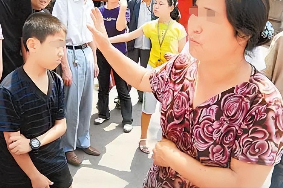 女生被抱摔骨折，對方至今未道歉