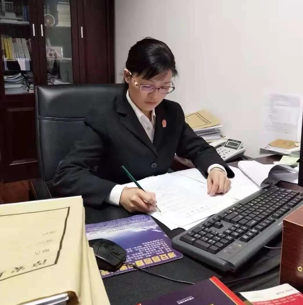 法官在公務(wù)員體系中的地位、職責(zé)及重要性解析