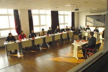 公務員面試考官排布陣，透視選拔嚴肅性與評估機制