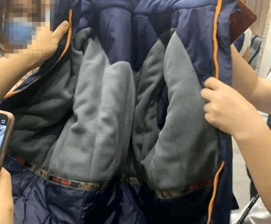 學(xué)生冬季校服中扯出薄膜 官方介入調(diào)查