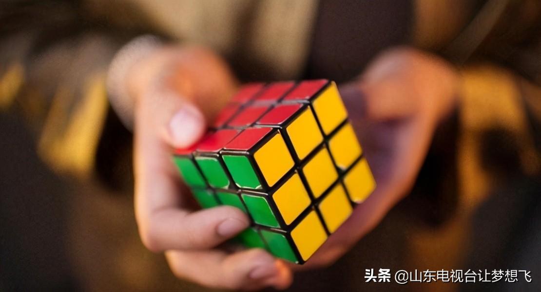 魔方高手，摸一下就能復(fù)原