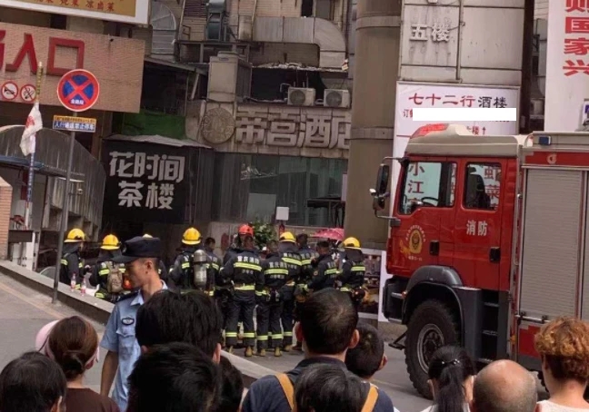 重慶一步行街突發(fā)爆炸謠言揭秘