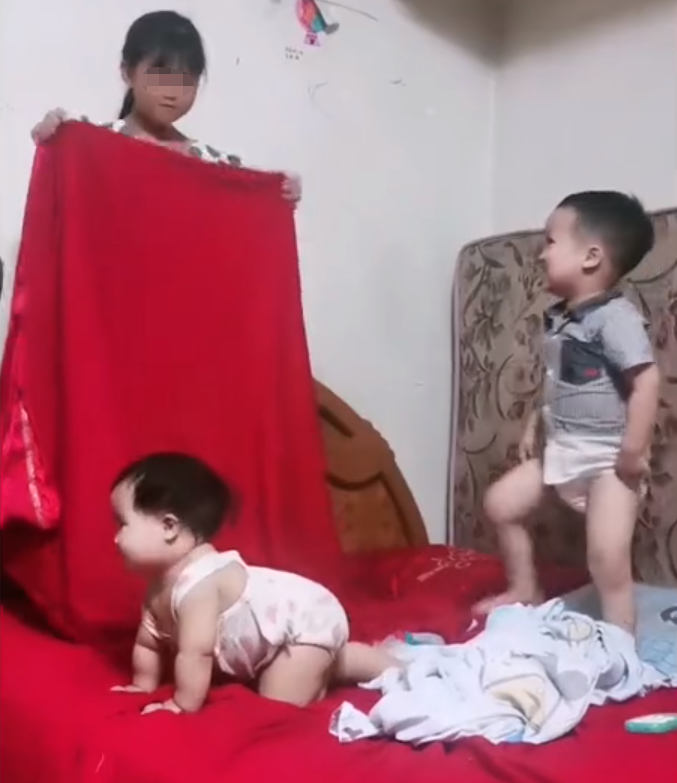 重慶小女孩沒(méi)衣服穿需救助？假的