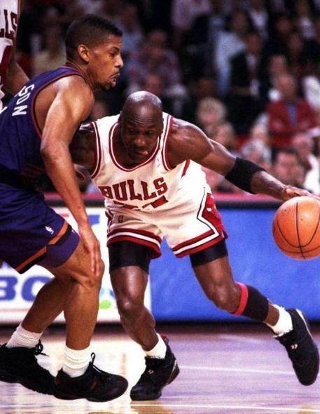 NBA右手球員中，誰(shuí)的左手最強(qiáng)？