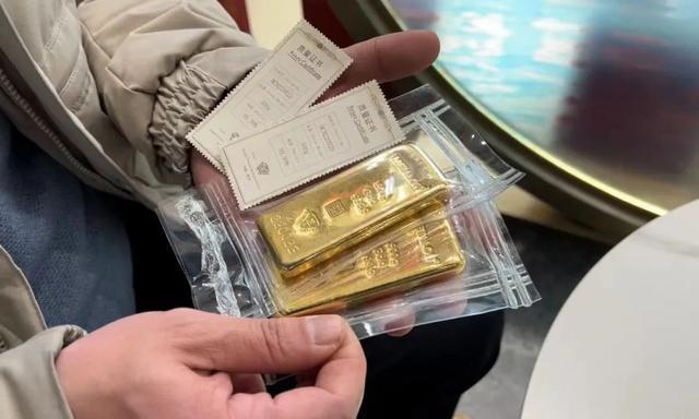 女子110萬(wàn)搶2300克黃金，商家拒發(fā)貨