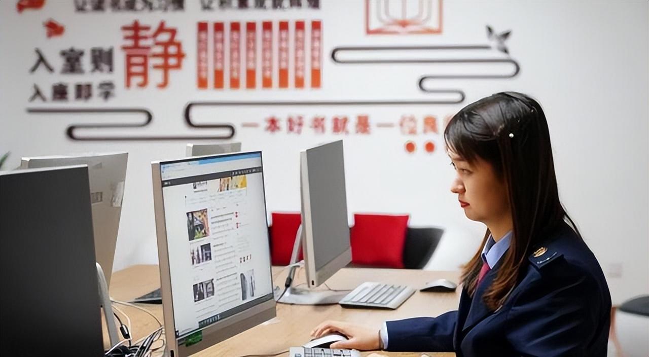 事業(yè)單位考試，應(yīng)屆生面臨的挑戰(zhàn)與機(jī)遇解析