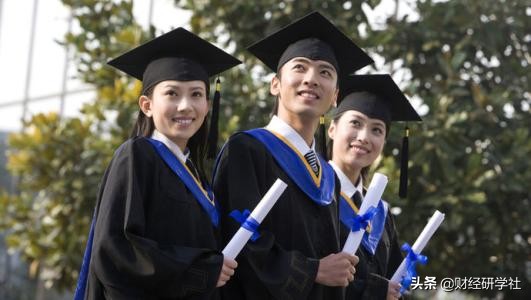 事業(yè)編招聘中應(yīng)屆生優(yōu)勢與挑戰(zhàn)的探討