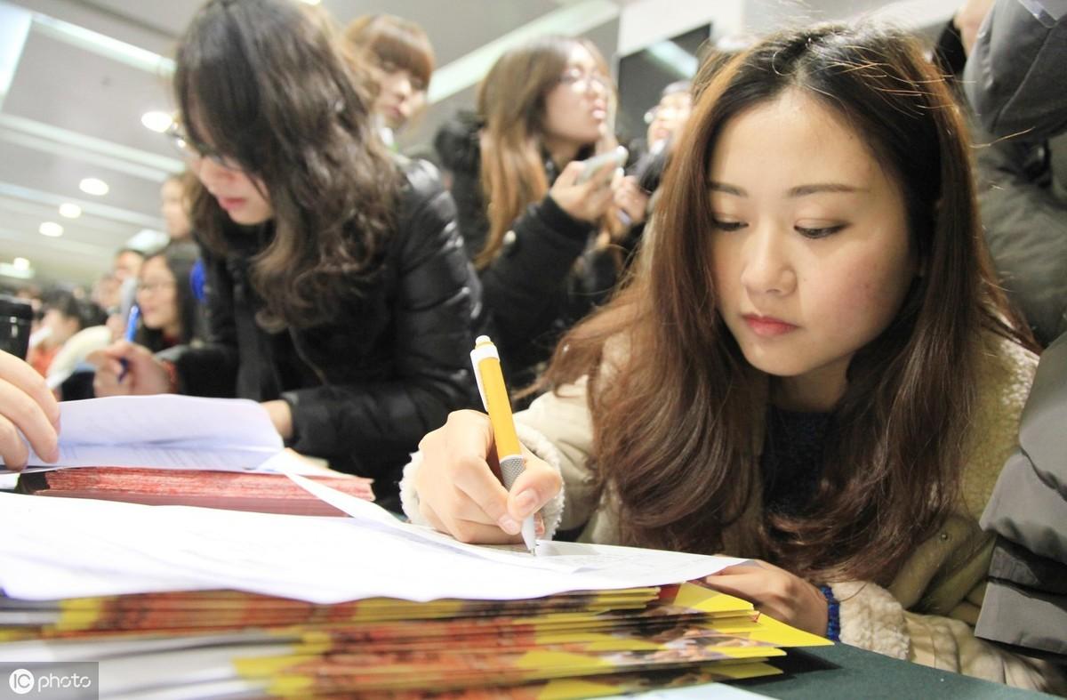 招聘服務員兼職信息
