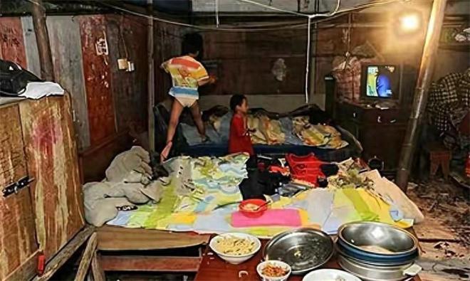 廣州異鄉(xiāng)打工人為節(jié)省開(kāi)支住橋洞