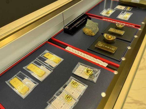 男子買光2家金店投資金條后被抓