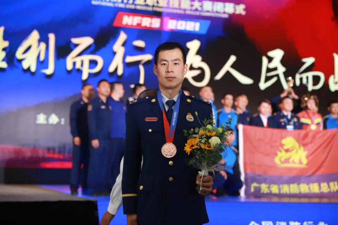 機關(guān)事業(yè)單位駕駛員技師考試題庫研究及其應(yīng)用實踐