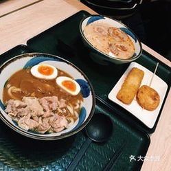 女子被掀翻，拉面店展示真牦牛