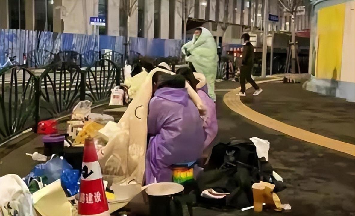 女大學(xué)生借錢追星被大粉騙走2萬(wàn)多