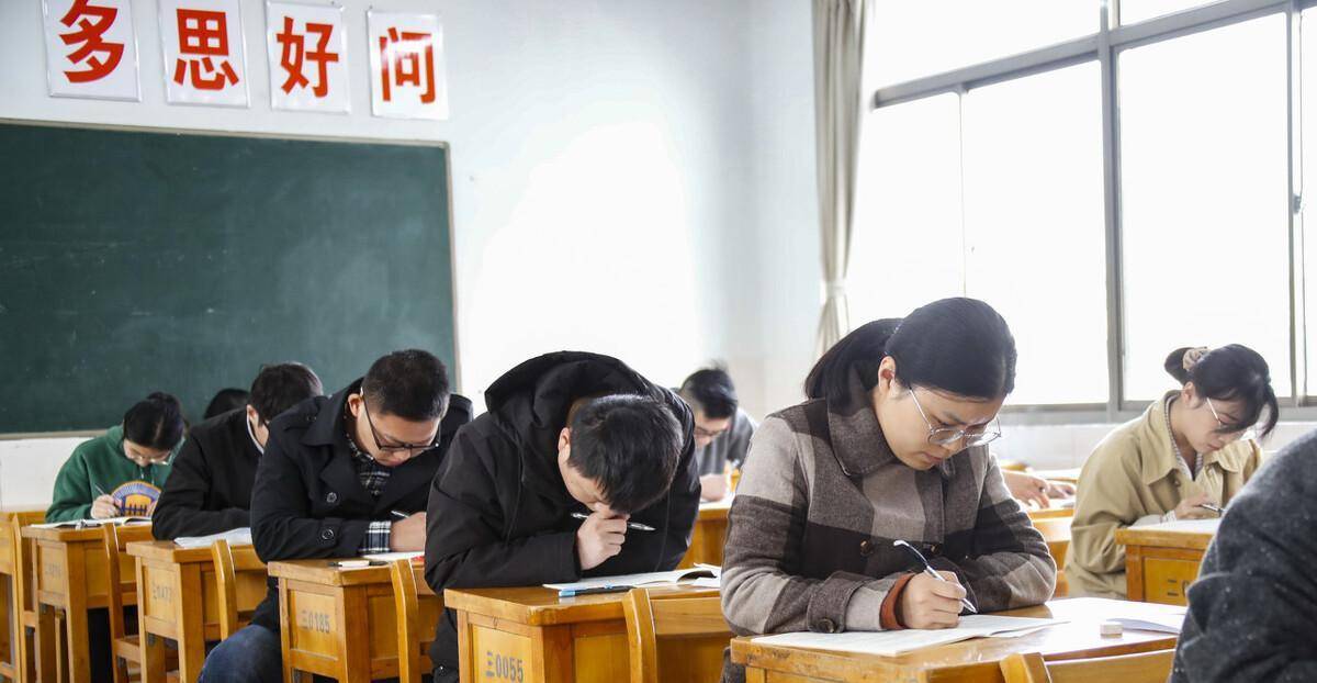 事業(yè)編基層服務(wù)崗位考試的重要性與面臨的挑戰(zhàn)解析