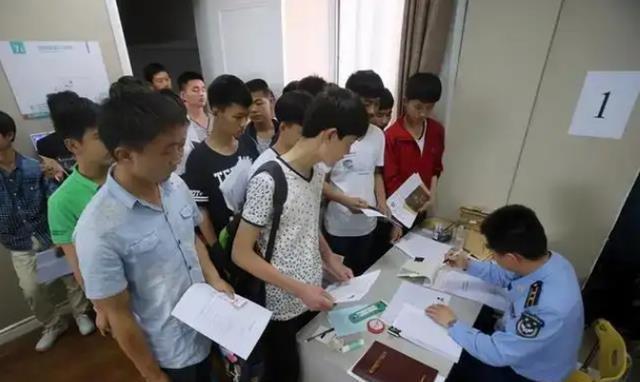 五種家庭禁考公務(wù)員背后的原因及影響探究