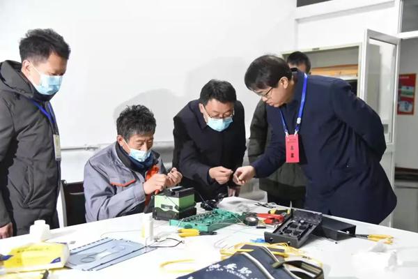 事業(yè)單位駕駛員高級工題庫及解析大全