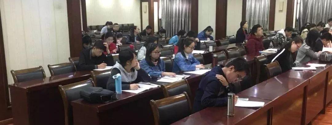 公務(wù)員考前沖刺班，高效備考，事半功倍