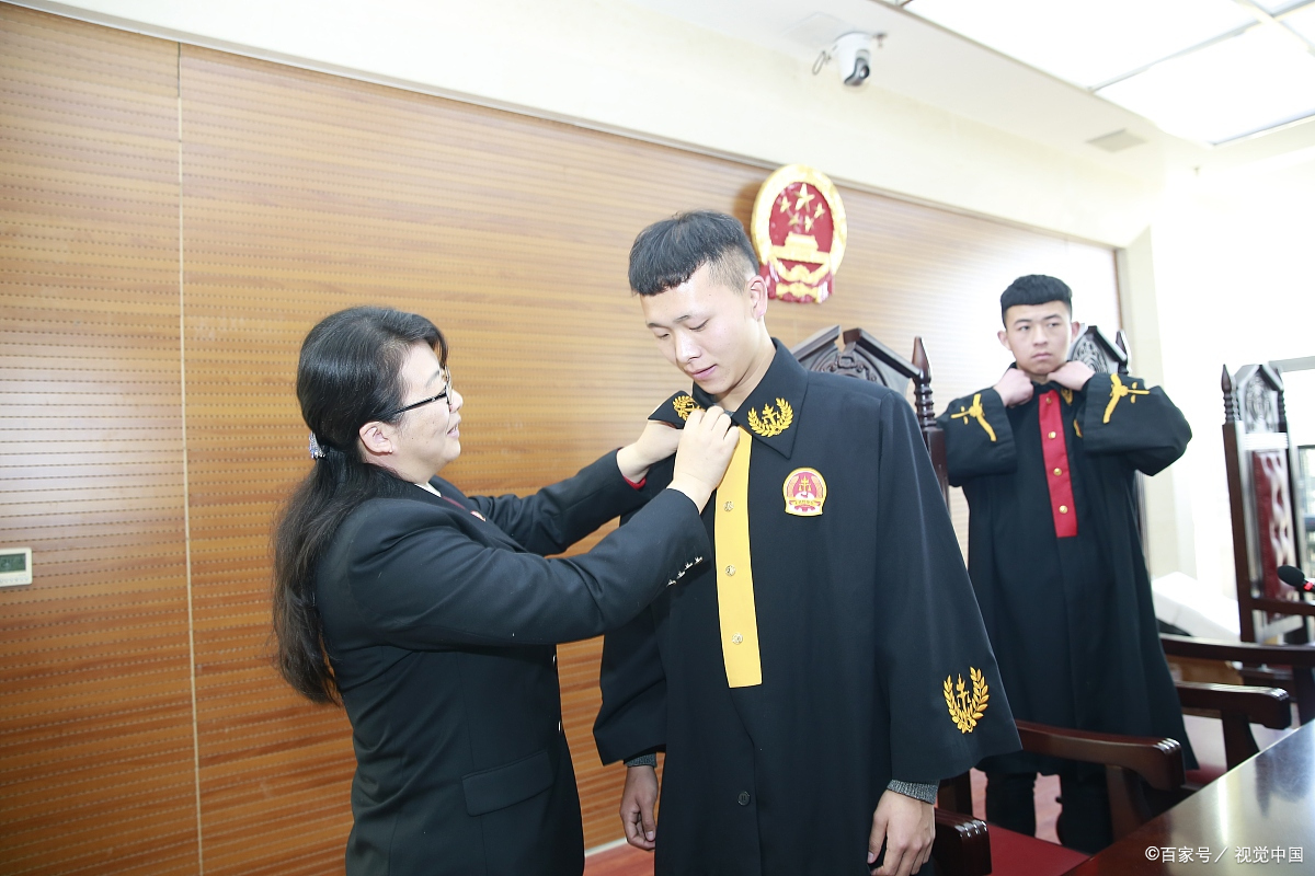 普通公務(wù)員轉(zhuǎn)型為法官的路徑探索