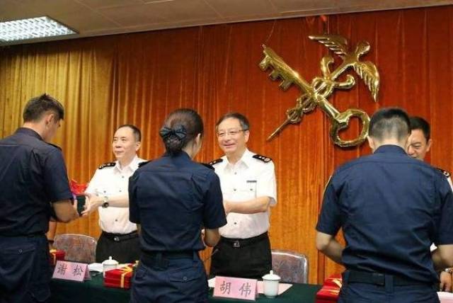 海關(guān)總署公務(wù)員招聘，黃金機(jī)遇與挑戰(zhàn)的職業(yè)發(fā)展之路