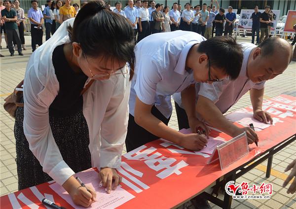 事業(yè)單位面向社區(qū)工作者招聘，構建和諧社會的重要措施