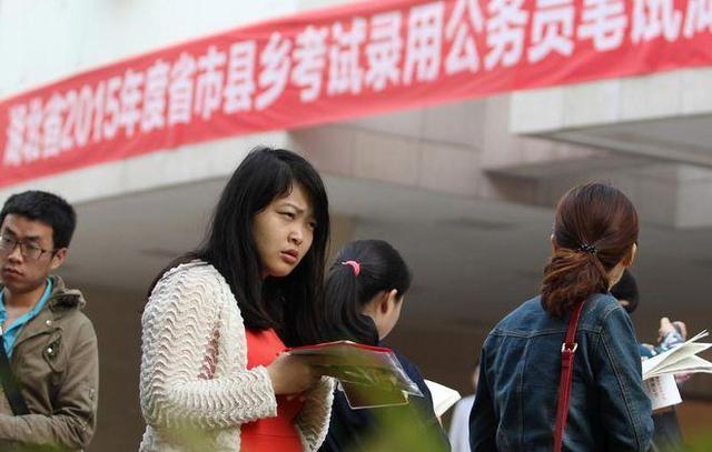 研究生讀半后成功轉(zhuǎn)型公務(wù)員，人生的新篇章開啟